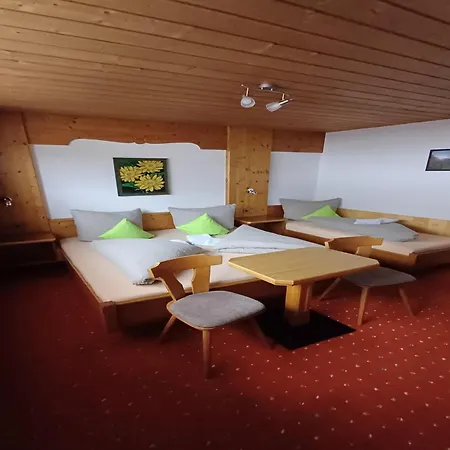 In Paradise Near Trails * Längenfeld